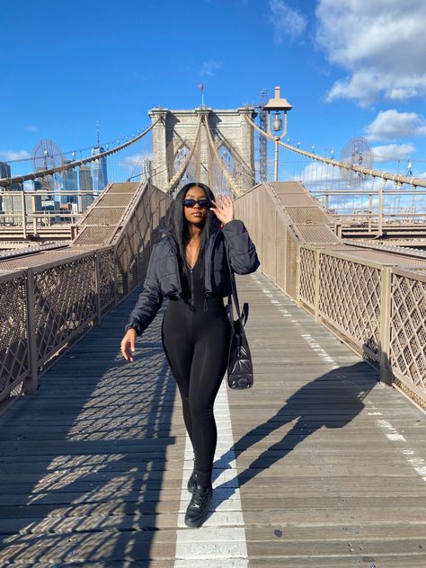 brooklyn bridge Black Cropped Puffer Jacket Outfit, Crop Puffer Jacket Outfit, Cropped Puffer Jacket Outfit, Black Puffer Jacket Outfit, Puffer Outfit, New York Outfit, Puffer Jacket Outfit, Cropped Puffer Jacket, Black Puffer Jacket