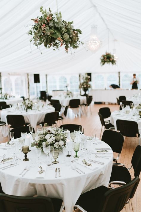 Colorful Wedding Flowers, Silver Party, White Table Cloth, Wedding Table Settings, Nature Wedding, Table Setting, Colorful Flowers, Wedding Table, Table Cloth