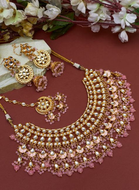 Hyderabadi Jewelry, Kundan Choker Necklace, Necklace With Pearls, Perhiasan India, Indian Bridal Jewelry Sets, Necklace Set Indian, Kundan Choker, Fancy Jewellery Designs, Bridal Choker