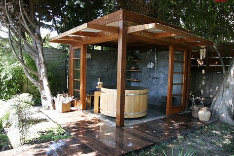 #Outdoor #spa #shower  #Lebarn #loves this idea! Soaking Tub Shower Combo, Japanese Bath House, Japanese Bathtub, Outdoor Bathtub, Japanese Soaking Tubs, Japanese Bath, Outdoor Tub, Hot Tub Backyard, Outdoor Bath