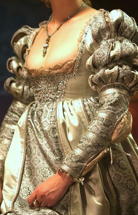 Shakespearian Fashion, The Borgias Aesthetic, Lucrezia Borgia Aesthetic, Period Drama Dresses, Lucrezia Borgia Dress, Baroque Aesthetic Fashion, Borgia Aesthetic, Rhaenyra Targaryen Aesthetic, Joanna Lannister