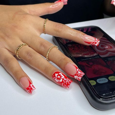 𝐆𝐄𝐋-𝐗 𝐍𝐀𝐈𝐋𝐒 on Instagram: “Any set with hibiscus flowers is cute 🌺 #nails #nailart #nailsofinstagram #gelx #beauty #nail #gelnails #nailsoftheday #nailsonfleek…” Red And White French Tip, Floral French Tip, Tropical Flower Nails, Nail Art Designs Short, White Hibiscus Flower, Country Acrylic Nails, Short Nails Ideas, Cruise Nails, Red Acrylic Nails