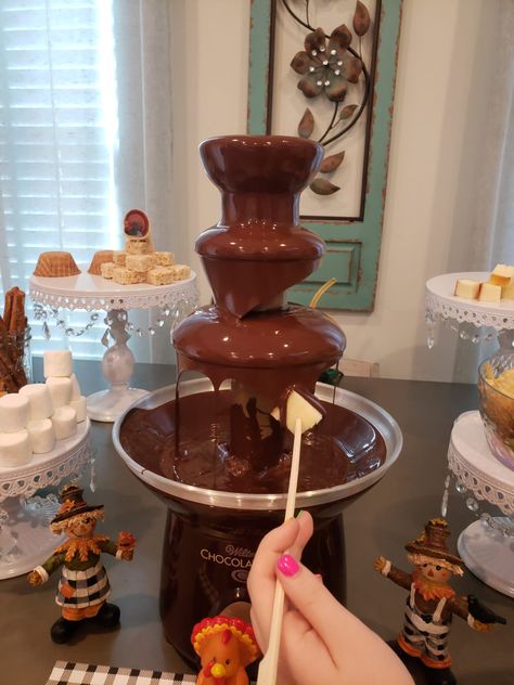 The Epic Chocolate Fountain for a tastier holiday ⋆ malarkey Chocolate For Chocolate Fountain, Chocolate Fountain Recipe, Bus Appreciation, Chocolate Fountain Wedding, Chocolate Fountain Bar, Chocolate Fountain Recipes, Fountain Wedding, Fondue Fountain, Chocolate Fountain