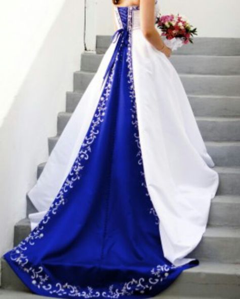 Wedding train White And Royal Blue Wedding Dress, Royal Blue And Silver Wedding Ideas, Royal Blue And White Wedding Dress, Royal Blue And Silver Wedding Theme, Royal Blue Wedding Dress, Royal Blue And Silver Wedding, Royal Blue And White Wedding, Navy Blue Wedding Dress, Baju Pengapit