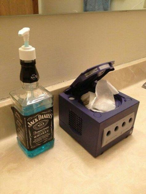 Simple Hipster Bathroom, Deco Gamer, Nerd Room, Nerd Cave, Man Cave Bathroom, Kleenex Box, Video Game Rooms, Geek Decor, Astuces Diy