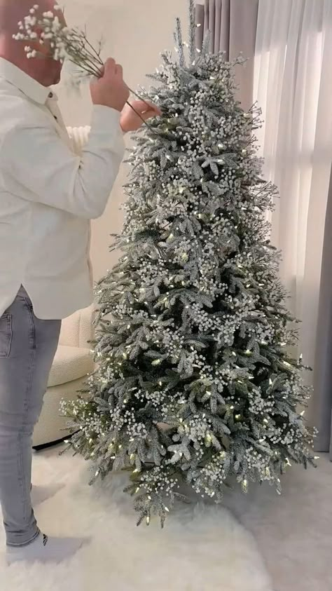 Crystal Christmas Tree Ideas, Twig Christmas Tree Diy, Green Christmas Tree With White Decor, Baby Breath Christmas Tree, Snowy Christmas Tree Ideas, Snowy Christmas Tree Decorations, Silver And Green Christmas Tree, Silver White Christmas Tree, Christmas White Tree