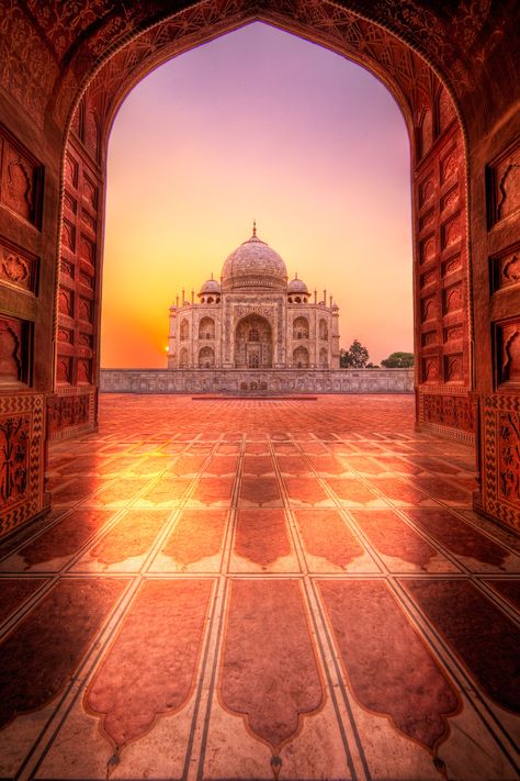 The Escape: Kenneth Cole's Eastern Exposure Tac Mahal, تاج محل, Taj Mahal India, Amazing India, Arsitektur Masjid, Beautiful Mosques, Indian Architecture, Varanasi, Islamic Architecture