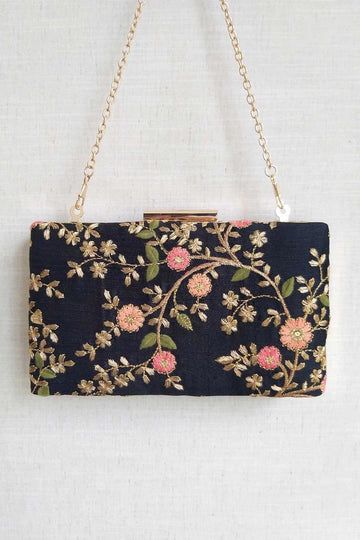 Silk Clutch, Embroidered Handbag, Diy Bags Patterns, Floral Clutches, Embroidered Clutch, Floral Purse, Potli Bags, Bride Hair Accessories, Printed Clutch