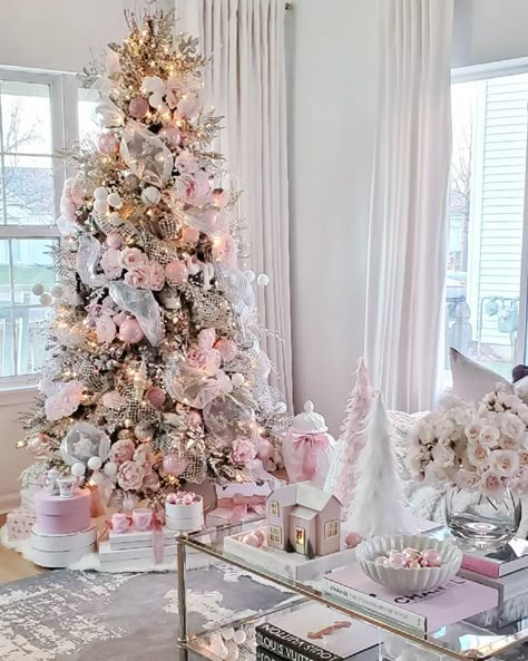 White Artificial Christmas Tree, Best Artificial Christmas Trees, White Christmas Tree Decorations, White Baubles, Blue Christmas Ornaments, Flocked Christmas Tree, Pink Xmas, Modern Christmas Decor, Pink Christmas Decorations