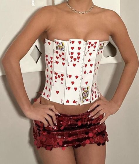 🃏 Las Vegas Theme Costume, Hot Queen Of Hearts Costume, Anything But Clothes Party Ideas Outfits, 2024 Halloween Costumes Women, Rave Costume Ideas, White Corset Costume, Rave Halloween Outfits, Looks Corset, Costume Aesthetic Halloween