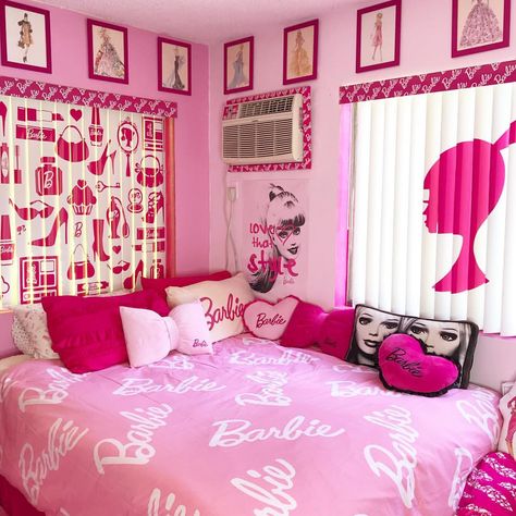 Azusa Barbie🎀 on Instagram: “This @primark x @barbie @barbiestyle duvet cover found right place to go💖🎀🌸💖🎀🌸 Are you proud of me @fiercefashiondolls 🤣🙈💕?? #Barbie…” Pink Paris Bedroom, Barbie Bedroom Set, Barbie Room Decor, Dreamhouse Barbie, Hot Pink Bedrooms, Barbie Bedroom, Barbie Room, Pink Bedrooms, Girl Bedroom Designs