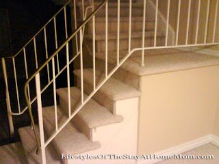 q old style 1970 stair railing, painting, stairs Old Iron Stair Railing, Old Railing Makeover, Painting Metal Stair Railings, Wrought Iron Stair Railing Makeover, Metal Banister Makeover, Metal Stair Railing Makeover, Indoor Railing Ideas, House Old Style, Railing Update