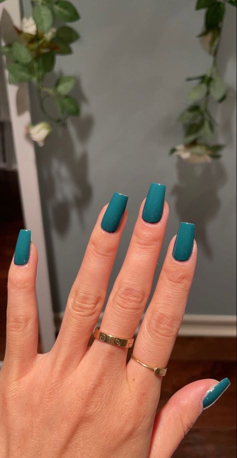 Summer Nails Emerald Green, One Colour Acrylic Nails Square, Black Peoples Nails, Teal Color Nails Turquoise, Nails Teal Green, Cute Short Square Nails One Color, Acrylic Nail Plain Color, Plain Coloured Acrylic Nails, Nails Autumn 2022 Square