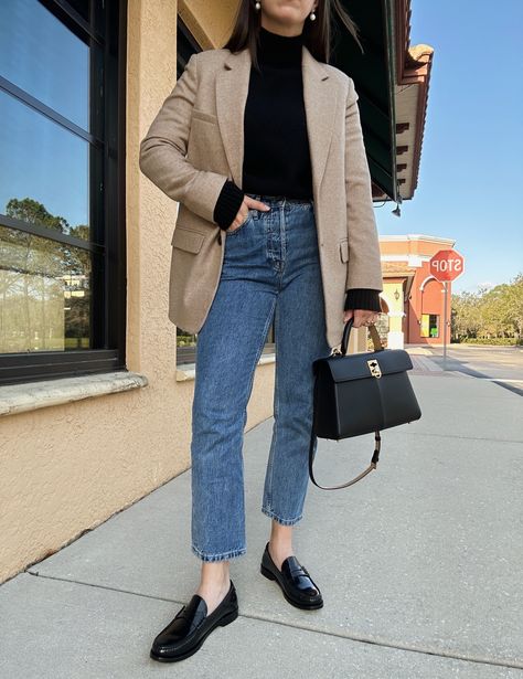 Oversized Blazer Outfit Casual, Tan Blazer Outfit, Oversize Blazer Outfit, Beige Blazer Outfit, Oversized Blazer Outfit, Work Outfit Inspiration, Blazer Outfits Casual, Tan Blazer, Beige Blazer