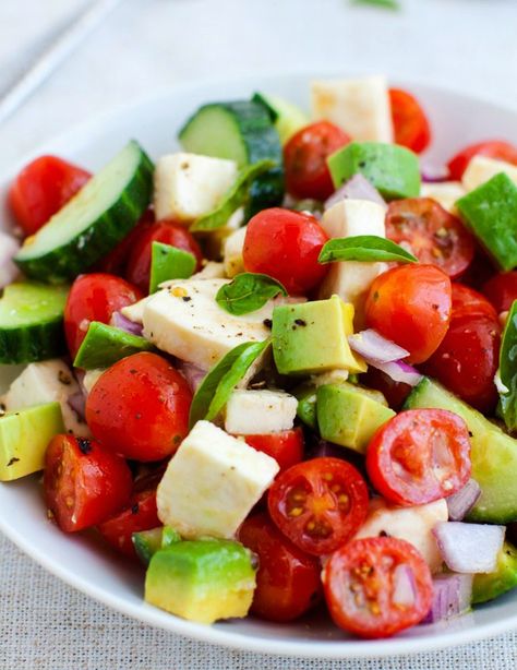 TOMATO CUCUMBER AND MOZZARELLA CHEESE SALAD Tomatoes, cucumber, avocados, red Onion & mozzarella cheese are tossed with a lovely balsamic and olive oil dressing. Simple, light, refreshing and healthy #cleaneating #tomatoes #summer #sidedish #appetizer #vegetarianrecipes #glutenfree #whole30 #healthy #happilyunprocessed Salad Appetizer Cups, Cucumber Onion, Salad Cucumber, Diy Easy Recipes, Mozzarella Salad, Tomato Cucumber, Cheese Salad, Cucumber Tomato, Appetizer Salads