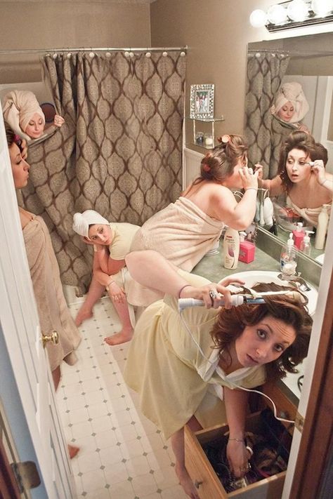 Wedding Photos Bridesmaids, Photos Bridesmaids, For Wedding Hairstyles, Wedding Photography Bridal Party, Funny Wedding Pictures, Bridesmaid Pictures, Bridal Party Getting Ready, Funny Bride, Funny Wedding Photos