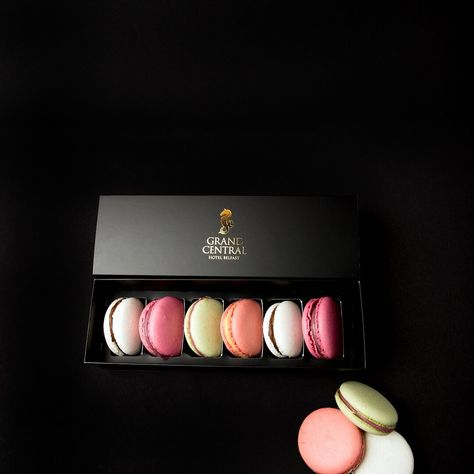 Branded Macaron Box & Insert Dessert Captions, Bakery Identity, Macaroon Packaging, Soy Candles Packaging, Easy Macaroons Recipe, Macaroon Box, Macaron Packaging, Takeaway Packaging, Korean Soup