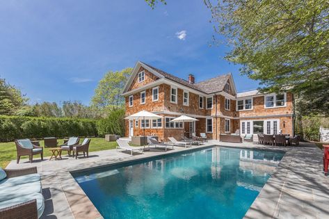 Bethenny Frankel's Hamptons Home Is For Sale — And It's Your Summer Dream House Celebrities Homes, Hamptons Home, Real Housewives Of New York, Bethenny Frankel, New England Homes, Housewives Of New York, Just Sold, Hamptons House, Swimming Pool Designs