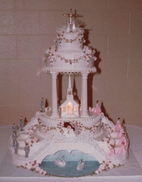 Vintage Southern Wedding, Fountain Wedding Cakes, Southern Wedding Cakes, Swan Cake, 80s Wedding, 1970s Wedding, Swan Wedding, Cake Wedding, Wedding Cakes Vintage