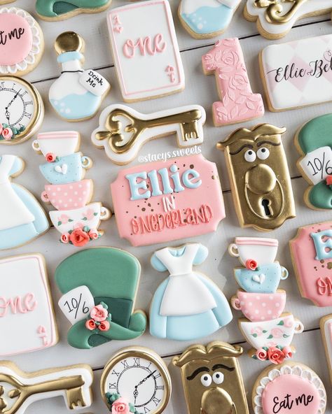 Alice In Onederland First Birthday Cookies, Alice In Wonderland Party Theme 1st Birthdays, Alice In Wonderland Tea Party 1st Birthday, One Wonderland Birthday, One Der Land Birthday, Alice In Onederland Birthday Cake, Onederland Cookies First Birthdays, Alice In Wonderland First Birthday Ideas, Alice And Onederland Party