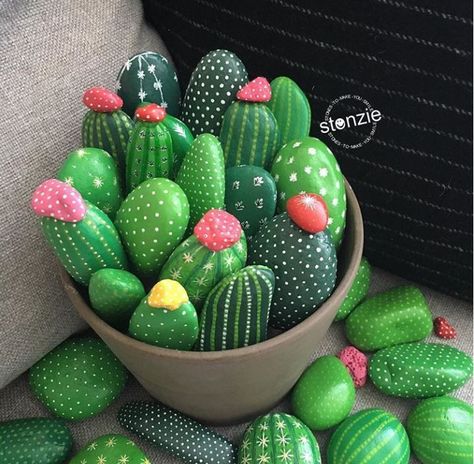 How to make a DIY painted rock cactus garden. There are more than 50 inspirational DIY painted stone projects here to enjoy. From succulent gardens that won’t die to faux cactus plants. This great round up features Etsy and Instagram artists and a few crafts bloggers, too! Be sure to check out all the fun rock painting ideas #paintedrocks #rockpainting #rockart #paintedstones #ilovepaintedrocks #crafts #easycrafts #painting #rockpaintingideas #rockgarden Painted Rock Cactus, Kaktus Dan Sukulen, Rock Cactus, Garden Uk, Funny Vine, Faux Cactus, نباتات منزلية, Art Pierre, Seni Dan Kraf