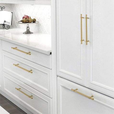 White Doors Gold Hardware, Bedroom Wardrobe Handles, Brass Handles Kitchen, Adu Kitchen, Closet Handles, Workers Cottage, White Kitchen Cupboards, Kitchen Brass, Simple Door