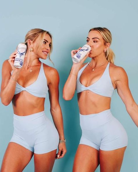 Haley & Hanna Cavinder (@cavindertwins) • Instagram photos and videos Hanna Cavinder, Haley Cavinder, Cavinder Twins, Twins Instagram, 2023 Mood, Twins, 50 %, Cute Outfits, Instagram Photos