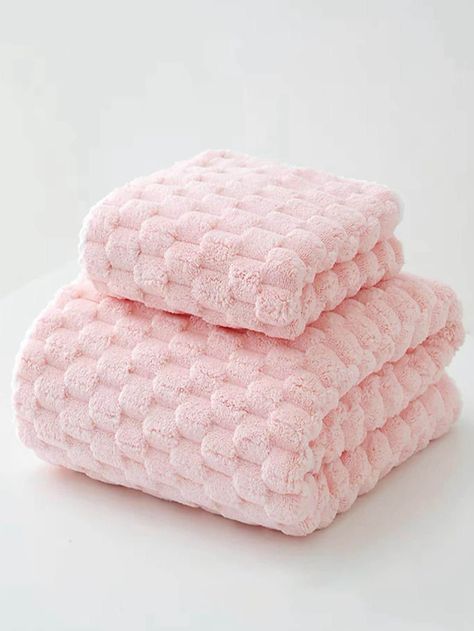 Free Returns ✓ Free Shipping✓. 1pc Solid Color Bath Towel Or 1pc Face Towel- Bath Towels at SHEIN. Aesthetic Bath Products, Pink Bathroom Towels, Cute Hand Towels, Preppy Towels, Pink Towels Bathroom, Pink And White Bathroom Decor, Light Pink Bathroom Decor, Handuk Aesthetic, Towels Aesthetic