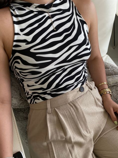 @shopbytina funky tops Zebra Print Top Outfit, Zebra Top Outfit, Funky Tops, Printed Top Outfit, Closet Store, Hey Bro, Easy Outfit, Zebra Print, Simple Outfits