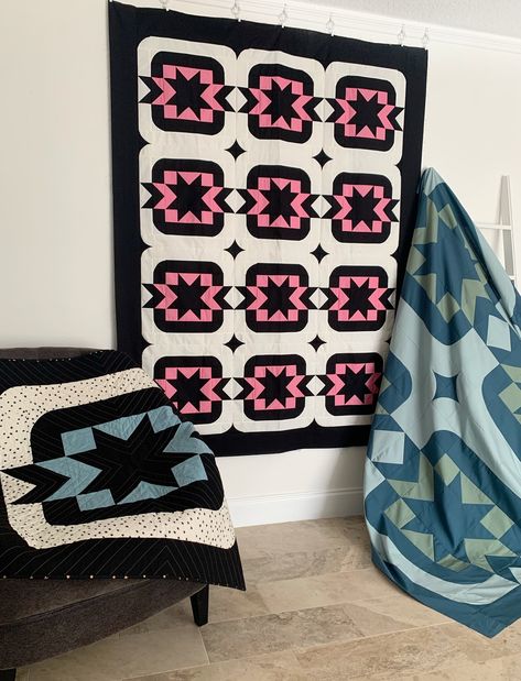 Stardust Quilt Pattern Downloadable PDF - Etsy Retro Quilt, Quilt Studio, Black And White Quilts, Quilt Modernen, Circle Quilts, Quilt Square Patterns, Quilting Studio, Modern Quilt Patterns, Knitted Wit