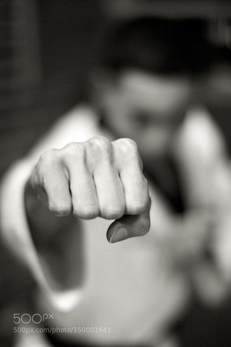 Karate Poses, Karate Studio, Karate Photos, Martial Arts Photography, Robby Keene, Photo Sport, Black Belt Karate, Taekwondo Girl, Karate Kick