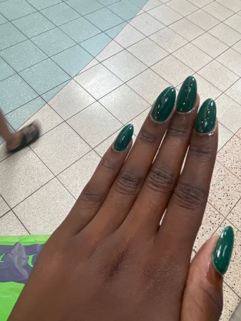 Dark Green Acyrilics Nails, Christmas Nails Dark Green, Green Almond Nails, Green Acrylics, Emerald Nails, Fall Acrylic, Classy Acrylic, Dark Emerald Green, Dark Green Nails