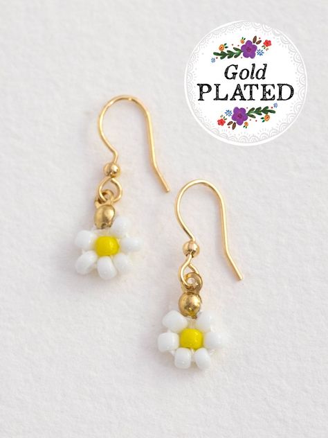 Anting Manik, Beaded Jewelry Earrings, Beaded Chandelier Earrings, Beaded Earrings Tutorials, Beaded Earrings Diy, Earrings Diy, Beaded Earrings Patterns, Daisy Earrings, Earring Tutorial