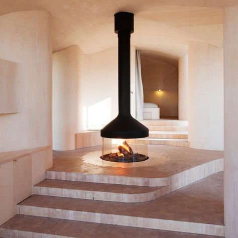 360 Fireplace, Scandinavian Cabins, Eclectic Spaces, Design Camino, Suspended Fireplace, Scandinavian Home Interiors, Timber Cabin, Minimal Interior Design, Rocket Stove