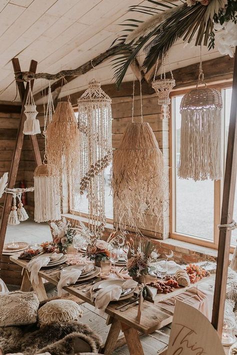 38 Inspirational Outdoor Boho Wedding Ideas | Tulle & Chantilly Wedding Blog Boho Event, Bodas Boho Chic, Modern Bohemian Decor, Bohemian Beach Wedding, Boho Wedding Theme, Beach Inspired Decor, Bohemian Party, Festival Bride, Macrame Wedding