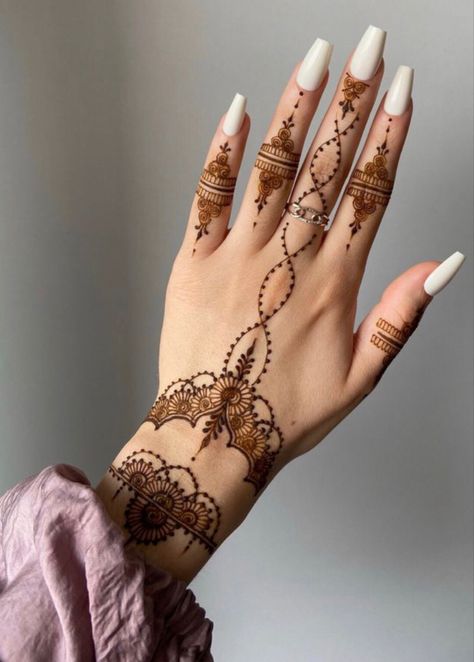 Cool Henna, Tattoo Designs Henna, Henna Tattoo Design, Inai Pengantin, Tattoos Henna, Henna Style Tattoos, Jagua Henna, Mehndi Outfit, Henna Designs Wrist