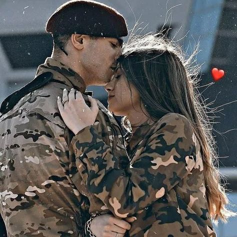 Army Couple Photography, Army Love Photography, Army Couple Pictures, Military Aesthetic, Army Couple, Military Couples, Romantic Couples Photography, Army Girlfriend, Army Women