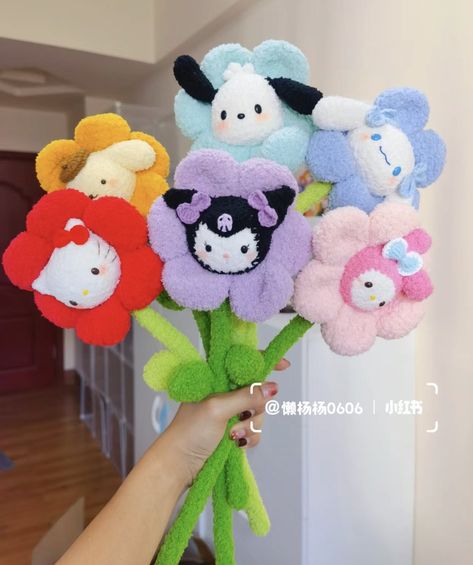 sanrio flowers Sanrio Flowers, Tropical Girl, Peter Cottontail, Kid Core, Pusheen, Pipe Cleaner, Sanrio Characters, Peppa Pig, Crochet Flowers