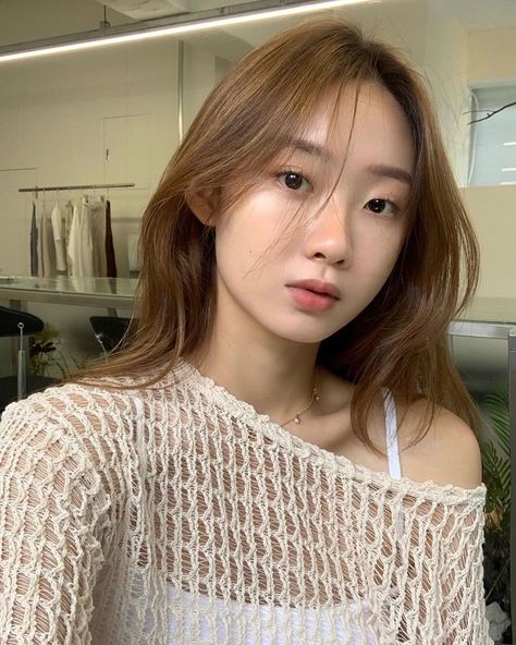 Light Hair Asian, Light Brown Hair Asian, Brown Hair Asian, Kawaii Selfie, Blonde Asian Hair, Hair Color Ideas For Brunettes Short, Ulzzang Short Hair, Hair Asian, Brown Hair Shades