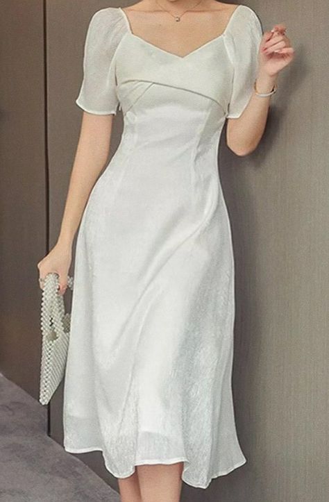 Pretty Dresses Casual Simple Knee Length, Conformation Dresses Catholic Modest, Modest Teen Outfits, Korean Elegant Dress, Simple Style Outfits Minimal Classic, Clothes Modest, Fashion Outfits Modest, Clothes Teen, Modest Girly Outfits