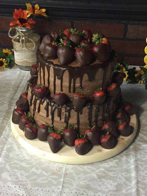 Chocolate Cake With Chocolate Covered Strawberries On Top, Red Velvet Grooms Cake, Tall Chocolate Cake, Wedding Cake Chocolate Strawberries, Chocolate Cake Raspberry Filling, Birthday Red Velvet, Chocolate Cake With Strawberries, Grooms Cake Tables, Strawberry Wedding Cakes