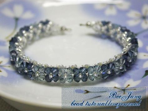 4mm Crystal Bracelet, Beaded Jewelry Necklaces, Beading Jewelery, Gelang Manik, Beaded Bracelet Patterns, Bracelet Tutorial, Beads And Wire, Bead Jewellery, Beading Tutorials