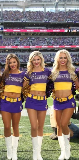 Vikings Cheerleaders, Lucy Wilde, Minnesota Vikings Football, Vikings Football, Glamour Photo, Nfl Cheerleaders, Minnesota Vikings, Female Athletes, Pom Poms