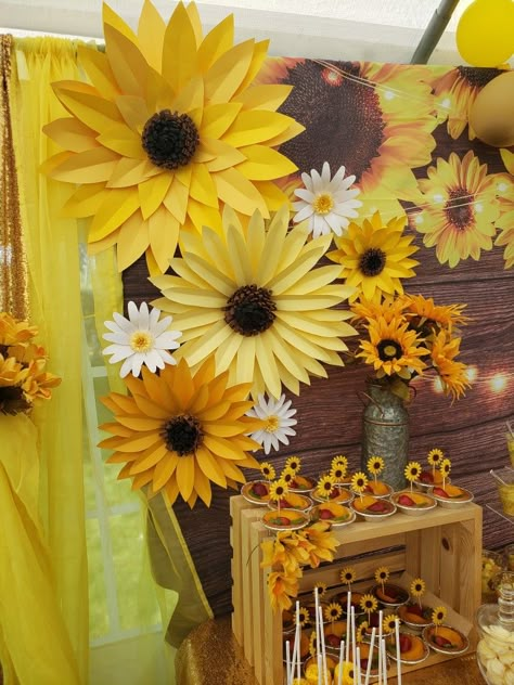 My sister always makes the cutest paper flowers. Perfect for you are my sunshine theme Onam Decoration Ideas For School, Mobiles Diy, Christmas Craft Decor, Christmas Craft Decorations, Sunflower Paper Flowers, Paper Flower Backdrop Diy, Sunshine Theme, Flower Backdrops, Sunflower Party