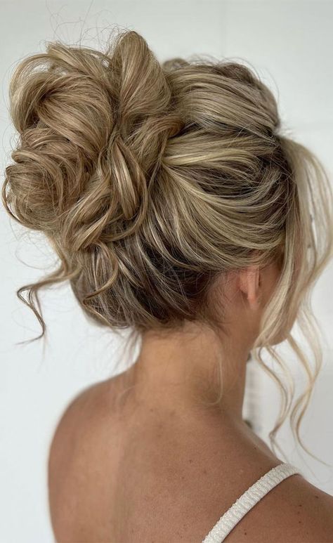 Wedding Hairstyles For Bride, Hairstyles For Bride, Bridesmaid Hair Inspo, Guest Hairstyles, Bridemaids Hairstyles, High Bun Hairstyles, Dance Hair, Classic Wedding Hair, Wedding Hair Up