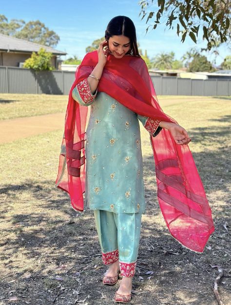 Long Sleeve Punjabi Suit, Party Wear Suits Punjabi, Engagement Suits Women, Simple Punjabi Suits, Punjabi Kurta, College Student Needs, Designer Suits For Wedding, Simple Indian Suits, Patiala Suit Designs