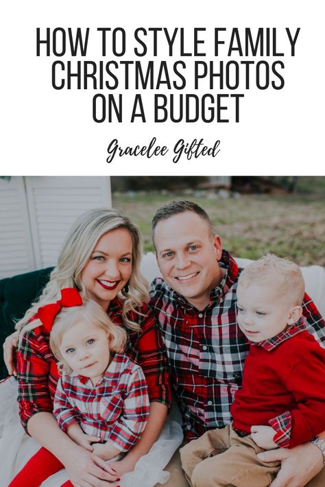 How to style your family Christmas photos on a budget: helpful tips and tricks Holiday Card Outfits, Christmas Card Outfits, Matching Family Christmas Outfits, Holiday Photos Outfits, Family Christmas Pictures Outfits, Christmas Photos Outfits, Family Christmas Photos, Family Photo Outfits Winter, Christmas Pictures Outfits