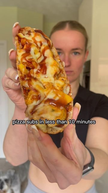 Bethany Dobson on Instagram: "CHEESY BBQ CHICKEN PIZZA SUBS for only 280 calories & 30g of protein EACH🤯 Tag a mate who loves pizza👋🏼 Ingredients (for 2 slices): - 1 sub roll (I get mine from Aldi) - 20g of BBQ sauce - 20g of lighter cheese - 180g ready cooked chicken - peppers Recipe: - cut the sub roll in half - cover it in BBQ sauce, add the toppings - Airfry for 5-10 mins on 200 degrees / grill in the oven - ENJOY" Bethany Dobson, 30g Of Protein, Pizza Subs, Chicken Peppers, Sub Rolls, Bbq Chicken Pizza, Pizza Ingredients, Cooked Chicken, Chicken Pizza