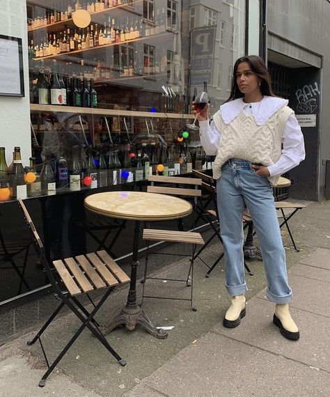 Collar Blouse Outfit, Naomi Anwer, Streetwear Fashion Fall, Sassy Outfits, Collar Outfits, Judge Me, Glass Of Wine, Blouse Outfit, 가을 패션