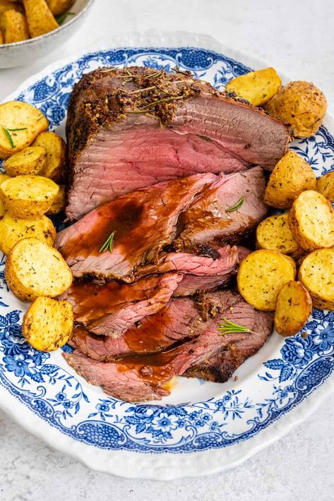 Topside Beef Roast Air Fryer Roast Beef, Rumchata Recipes Drink, Rotisserie Lamb, Topside Beef, Air Fryer Roast, Spanakopita Recipe, Rare Roast Beef, Hot Corn Dip, Roasted Olives